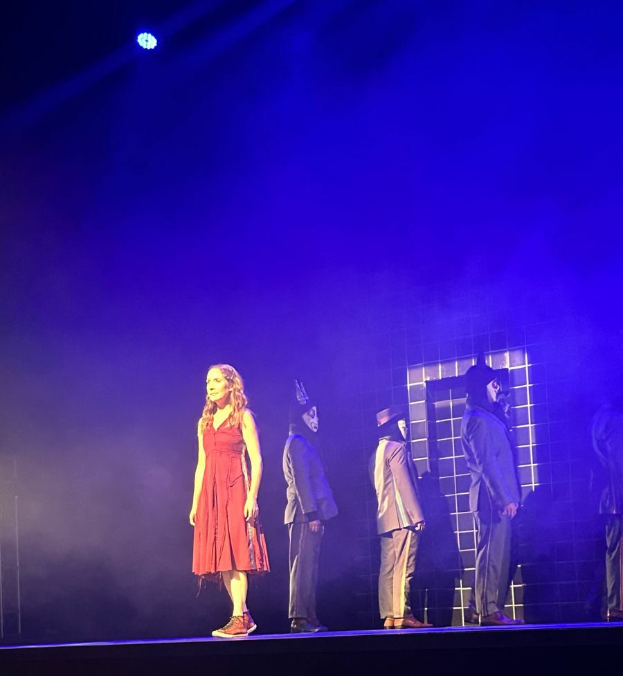 Espetáculo com Camila Morgado lota Teatro Maestro Franklin, em Volta Redonda