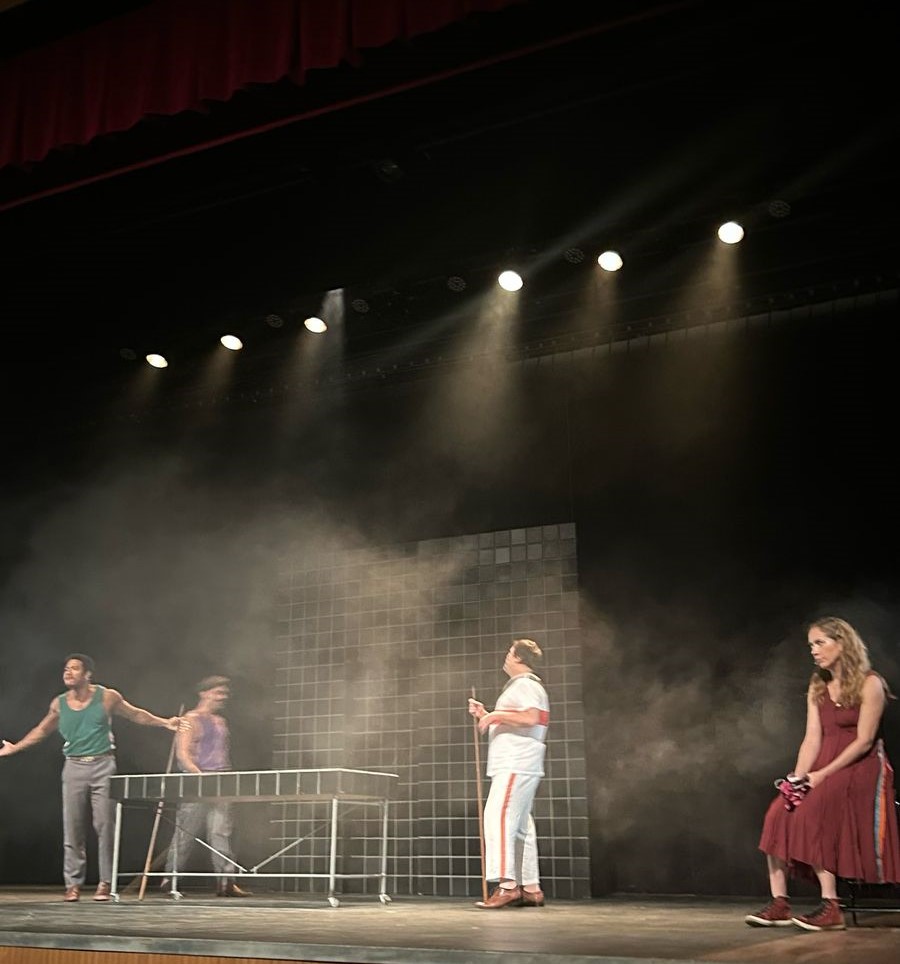 Espetáculo com Camila Morgado lota Teatro Maestro Franklin, em Volta Redonda