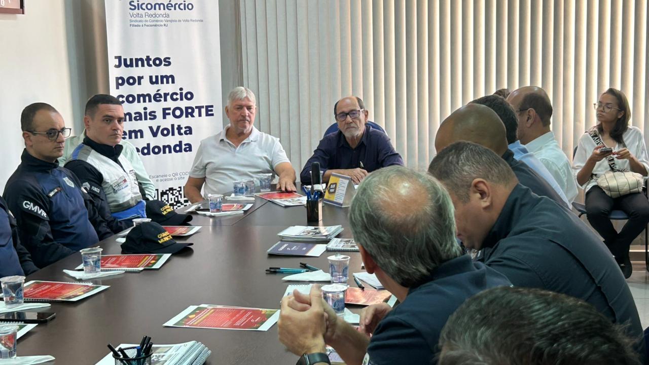 Sicomércio-VR apresenta Horário do Comércio para dezembro e discute Segurança em Volta Redonda para esse período